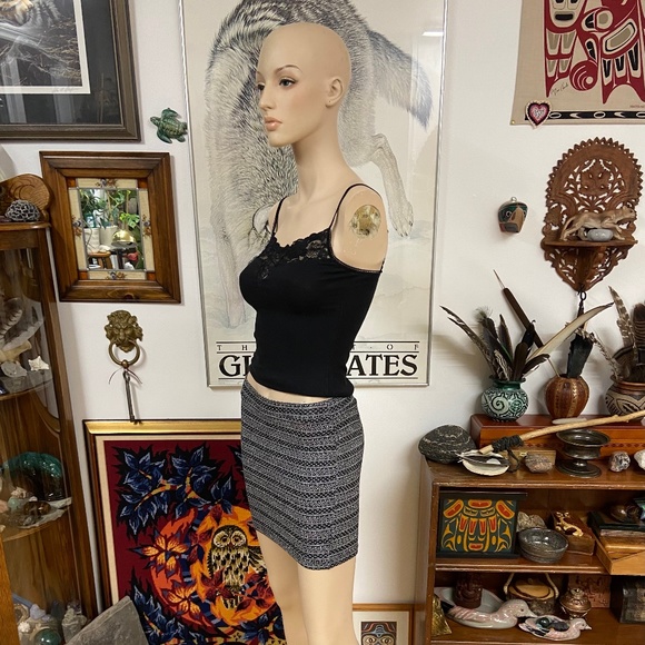 Horizontal Patterned Body-con Mini Skirt - Picture 6 of 10